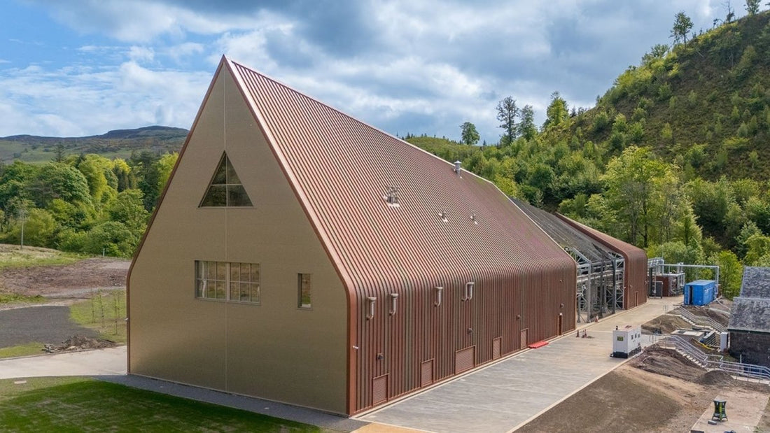 Ardgowan Distillery 完成首桶威士忌裝桶