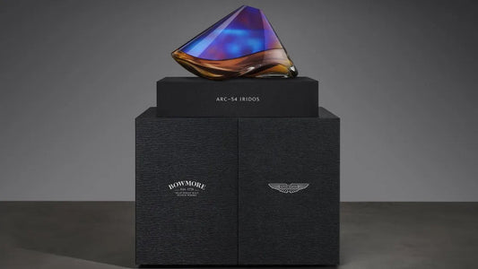 Aston Martin與Bowmore聯手推出ARC-54 'Iridos Edition' 於蘇富比亮相