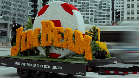 Jim Beam 聯手藝術家為美國男足壯行！巨型花卉裝置助陣 2026 世界盃 | Jim Beam Gives Soccer Team A Floral Send Off For FIFA World Cup 2026