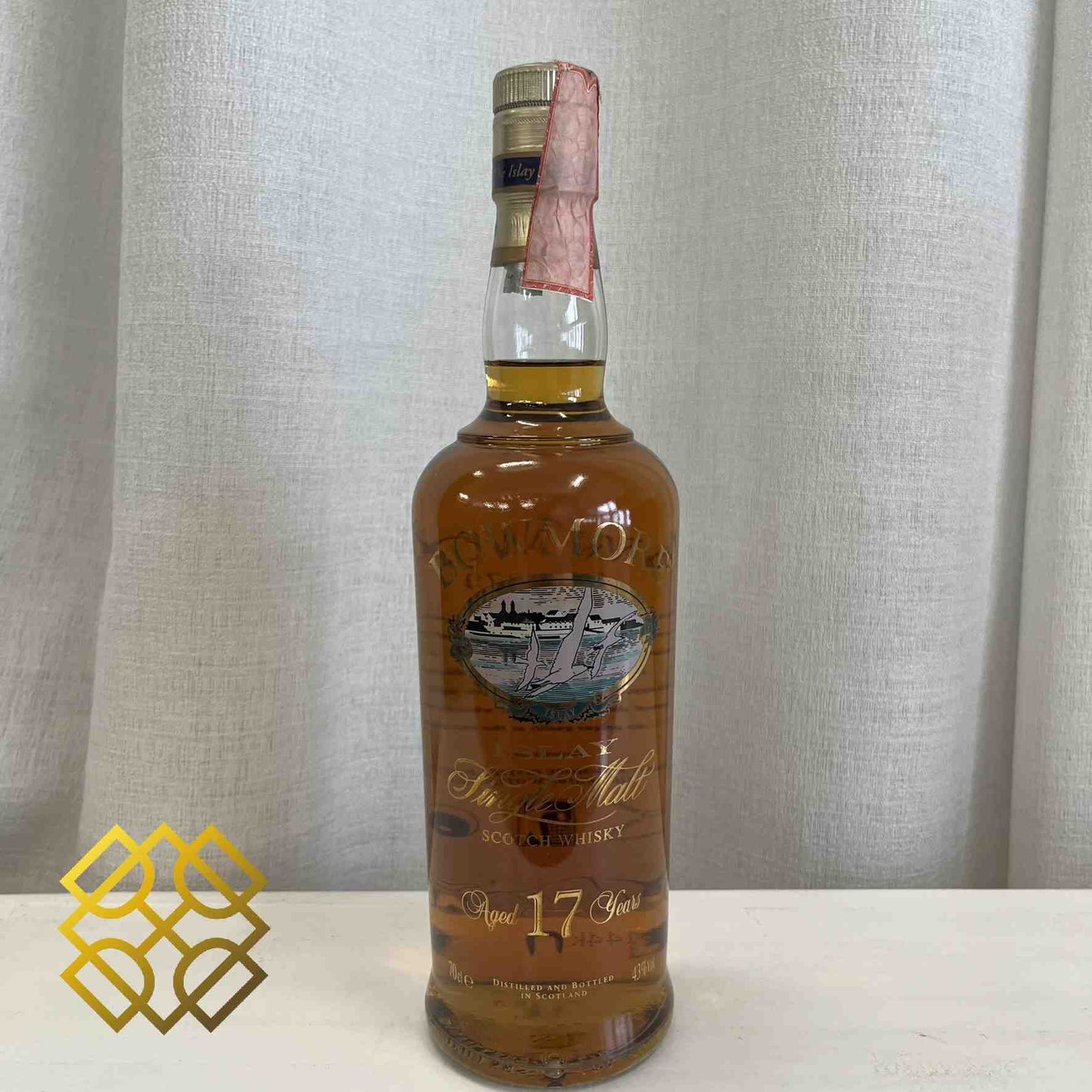 Bowmore  Type : Single Malt Whisky Age : 17YO stand