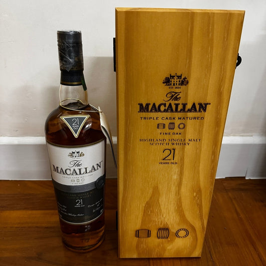 C10108 - Macallan 21YO, 2013 Bottled, Fine Oak - Triple Cask Matured, 43% (WB88.47) - 