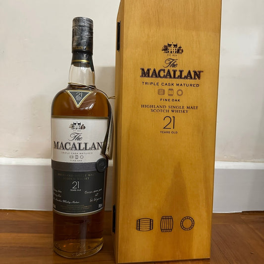 C10109 - Macallan 21YO, 2013 Bottled, Fine Oak - Triple Cask Matured, 43% (WB88.47) - 