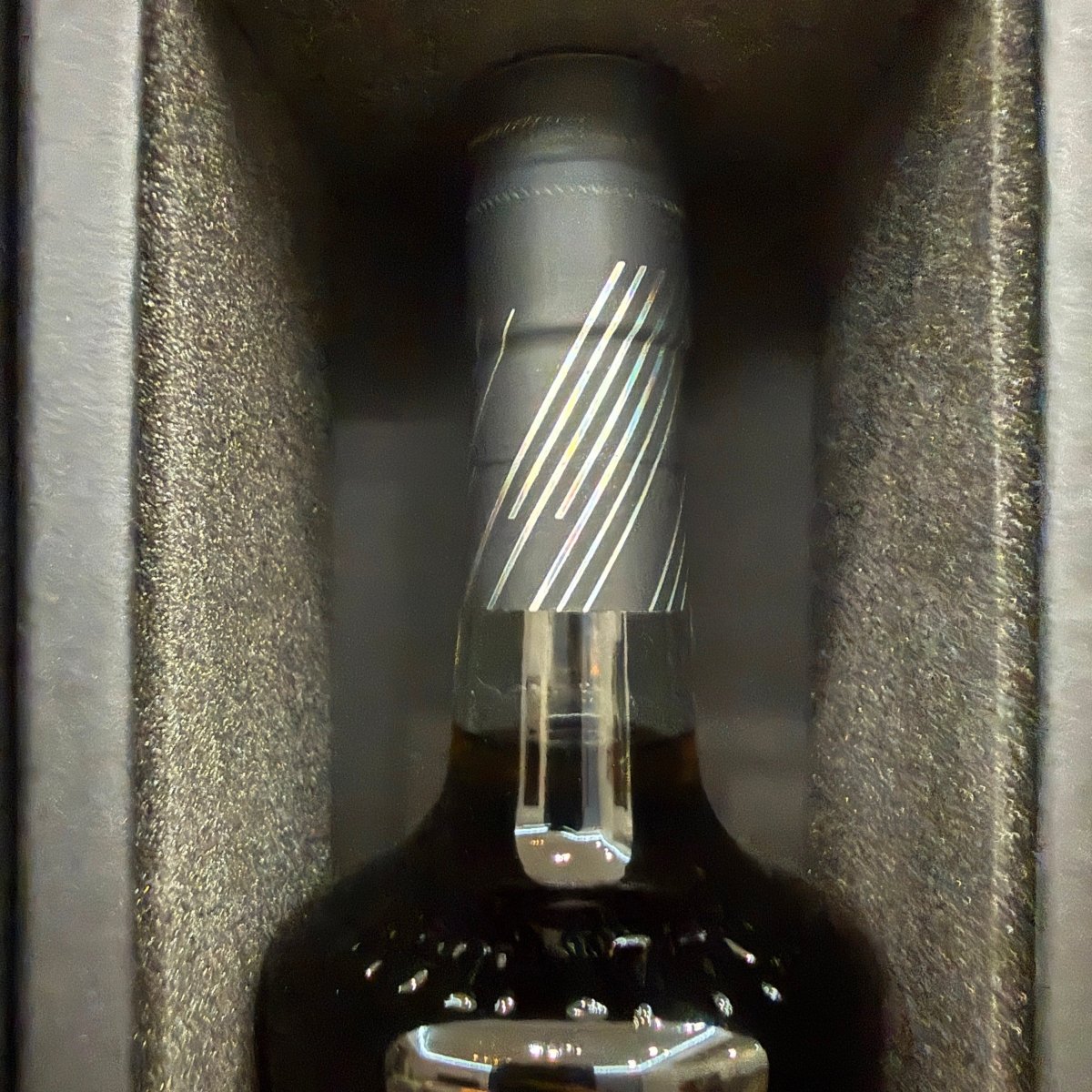 C10125 - Bowmore 21YO, Aston Martin, Masters' Selection - Edition 4, 51.4% (WB87.47) - 