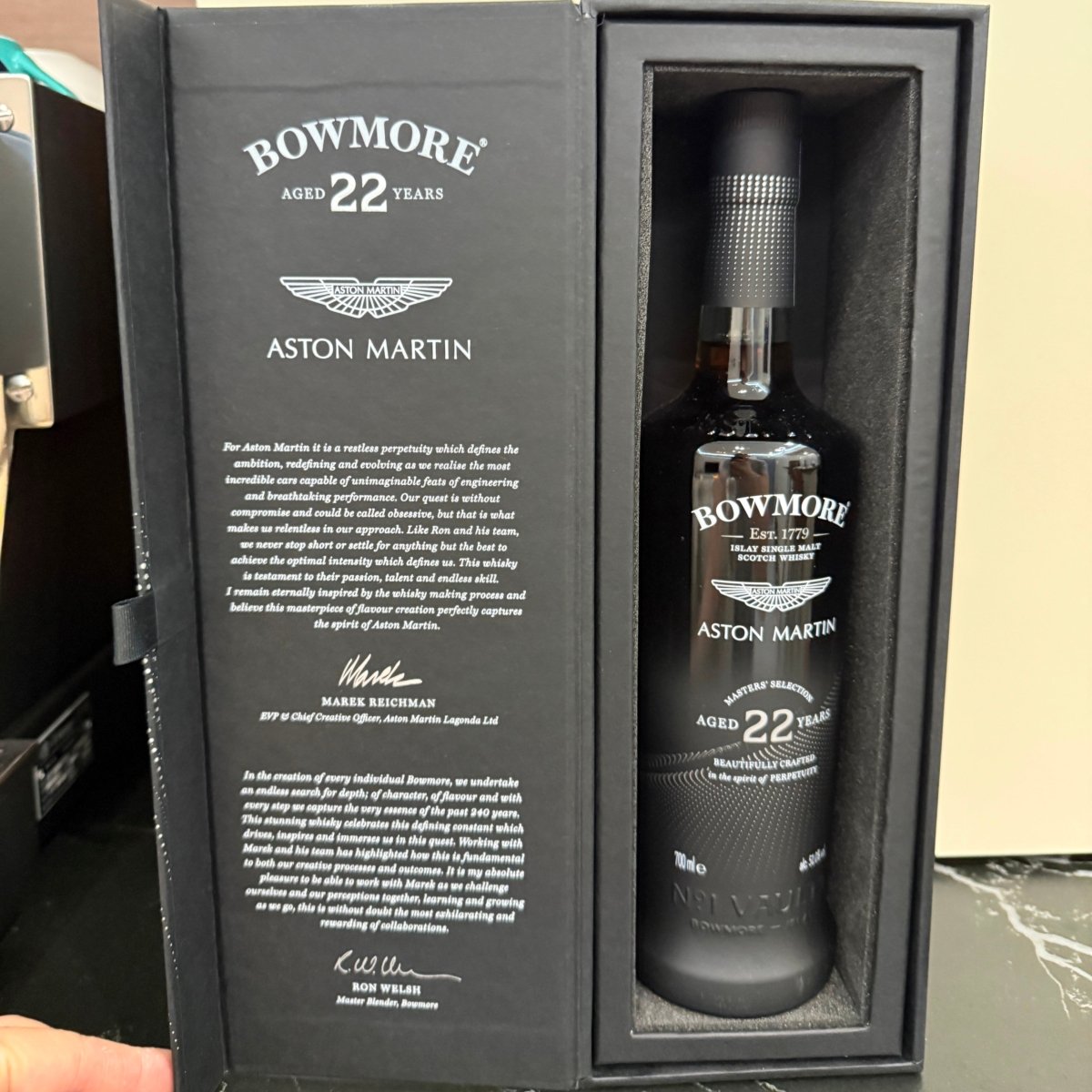 C10126 - Bowmore 22YO, Aston Martin, Masters' Selection - Edition 3, 2023, 51% (WB89.63) - 